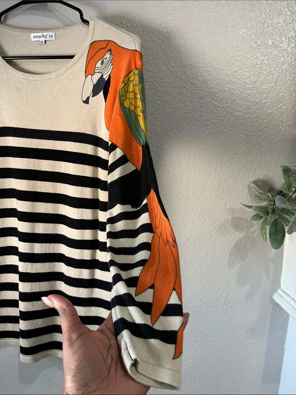 ModeLia Cream Black Stripes Orange parrot Print Knit Sweater Sz XL Chic - Picture 7 of 9